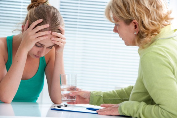 Trpíte migrénou na konci menstruace? Možná máte nedostatek železa