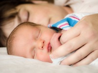 Indukce porodu před termínem je tím nejlepším pro matku i dítě